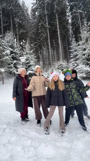 Olha Martynovska Instagram - коли всім була поставлена задача - робити вигляд, що вам все подобається, ви щасливі і задоволені відпочинком, який ма старалася організувати 😁