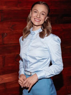 Olha Martynovska Instagram - Відчуваю себе частиною історії. 
17 сезон? Ого!
Дякую захисникам і команді за щасливу можливість бути і створювати🙏

З любовʼю розпочинаємо вже цієї суботи та неділі о 19❤️ @masterchefstb на @stbua 

Зустрінемось, найкращий народе 🤍

#мастершеф