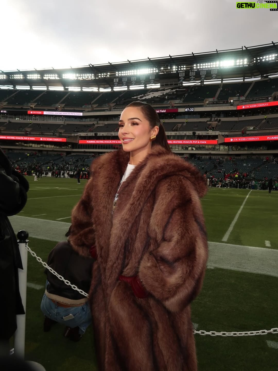 Olivia Culpo - 206.4K Likes - Proud of you @christianmccaffrey ❤️