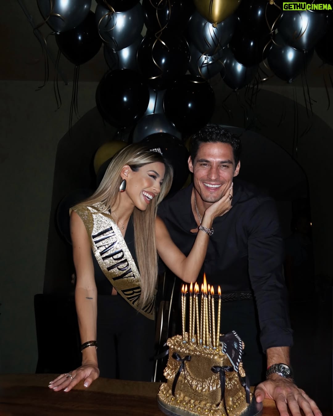 Oriana Marzoli - 172.5K Likes - Celebrando el cumpleaños de mi amor F*🫶🏻🎇 y mi feliz NO cumpleaños🥂🍾✨👑 

Tarta: @dulcelocuramadrid 🎂