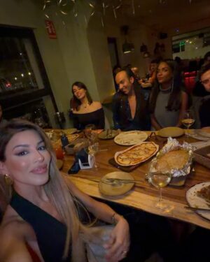Oriana Marzoli Instagram - Celebrando el cumpleaños de mi amor F*🫶🏻🎇 y mi feliz NO cumpleaños🥂🍾✨👑 

Tarta: @dulcelocuramadrid 🎂