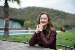 Actress Oya Unustas? HD Photos and Wallpapers December 2025