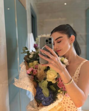 Özge Gürel Instagram - Severek ayrıldık ‘25 🥂♥️ umarım mesajı almışsındır ‘26 🫠#vedaetmekuzunsürdübirazdaüşendim 😎