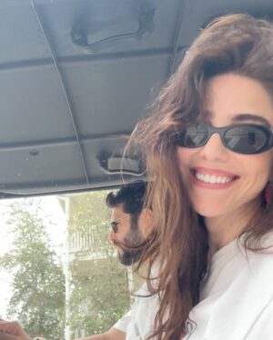 Özge Gürel Instagram - Severek ayrıldık ‘25 🥂♥️ umarım mesajı almışsındır ‘26 🫠#vedaetmekuzunsürdübirazdaüşendim 😎