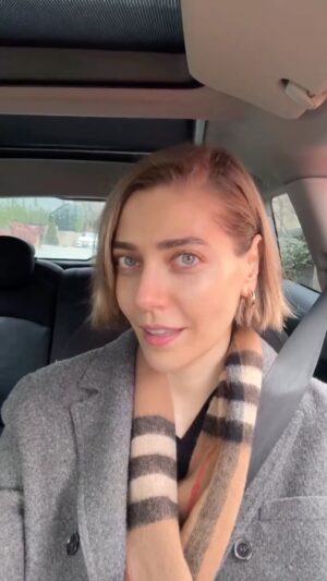 Öznur Serçeler Instagram - Saçtan çok mod değiştirdik sanki. Nasıl olmuş? 🥳🩷

@enesunalan