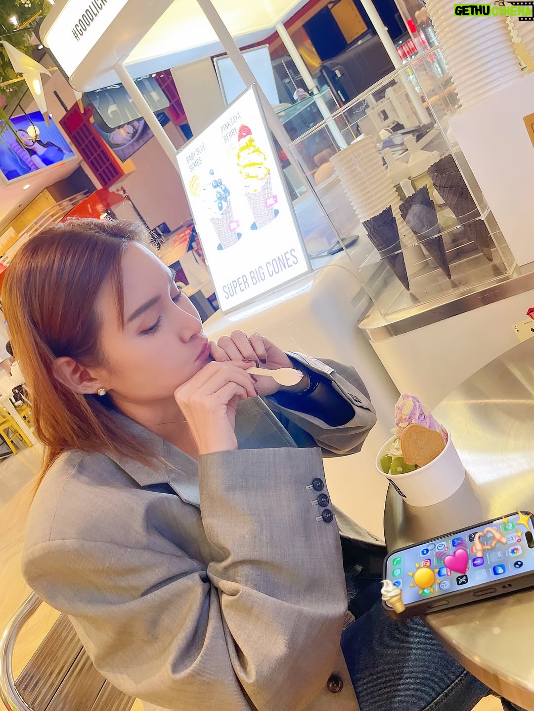 Pailin Rattanasangsatian - 512 Likes - Life is better with a bestie in one hand and ice cream in the other..
because friendship melts stress faster than ice cream in BKK heat. 🫶🍦🌞💫

#HWAHWALEECHAN #HappyYourSelf #bff #icecream #selfgrowth