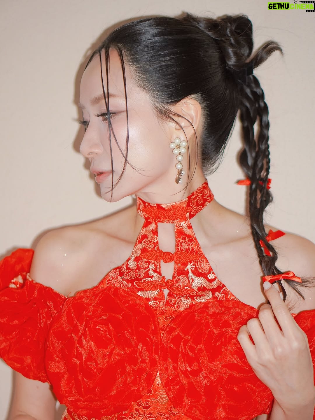 Pailin Rattanasangsatian - 319 Likes - Love Your New Technique @gwenmakeup ❤️🥰

#makeup @gwenmakeup 
#falselashes @babylashes 
#hair @teerapit.hairstyle_ 

#HWAHWALEECHAN #HappyYourSelf