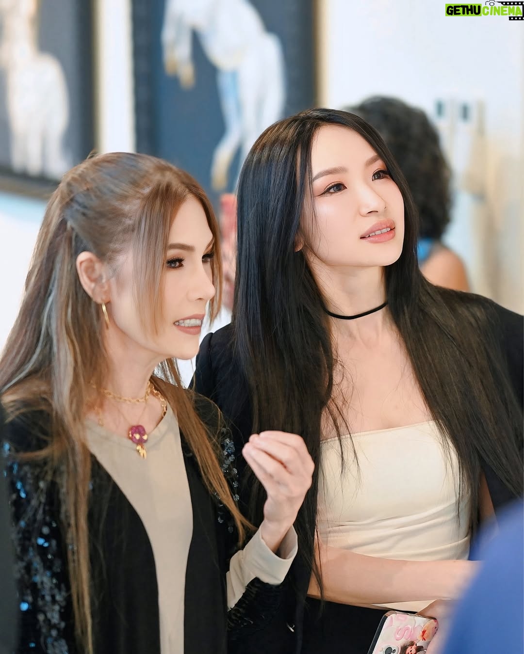 Pailin Rattanasangsatian - 313 Likes - Thank you พี่อุ๋ย for having me at such a beautiful and meaningful moment.🐴🫶🏻
Every beautiful piece you shared was truly inspiring to all of us. ✨🦄

HH loves the art exhibition
“REMEMBER THE LIGHT”

Reconnect with yourself…
Trust what you truly hear within.

YOU ARE MAGIC ✨

By @athi777 #athis

#HWAHWALEECHAN #HappyYourSelf #selflove #TheEarthWithoutArtIsJustEh