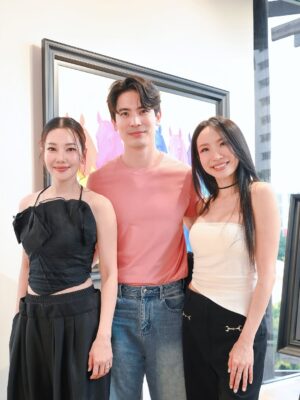 Pailin Rattanasangsatian Instagram - Thank you พี่อุ๋ย for having me at such a beautiful and meaningful moment.🐴🫶🏻
Every beautiful piece you shared was truly inspiring to all of us. ✨🦄

HH loves the art exhibition
“REMEMBER THE LIGHT”

Reconnect with yourself…
Trust what you truly hear within.

YOU ARE MAGIC ✨

By @athi777 #athis

#HWAHWALEECHAN #HappyYourSelf #selflove #TheEarthWithoutArtIsJustEh