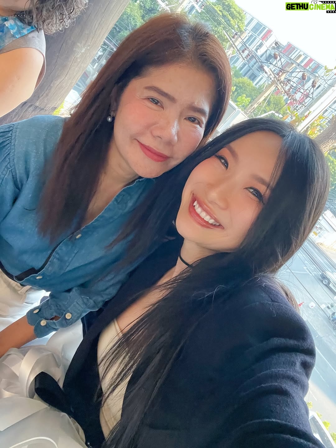 Pailin Rattanasangsatian - 313 Likes - Thank you พี่อุ๋ย for having me at such a beautiful and meaningful moment.🐴🫶🏻
Every beautiful piece you shared was truly inspiring to all of us. ✨🦄

HH loves the art exhibition
“REMEMBER THE LIGHT”

Reconnect with yourself…
Trust what you truly hear within.

YOU ARE MAGIC ✨

By @athi777 #athis

#HWAHWALEECHAN #HappyYourSelf #selflove #TheEarthWithoutArtIsJustEh