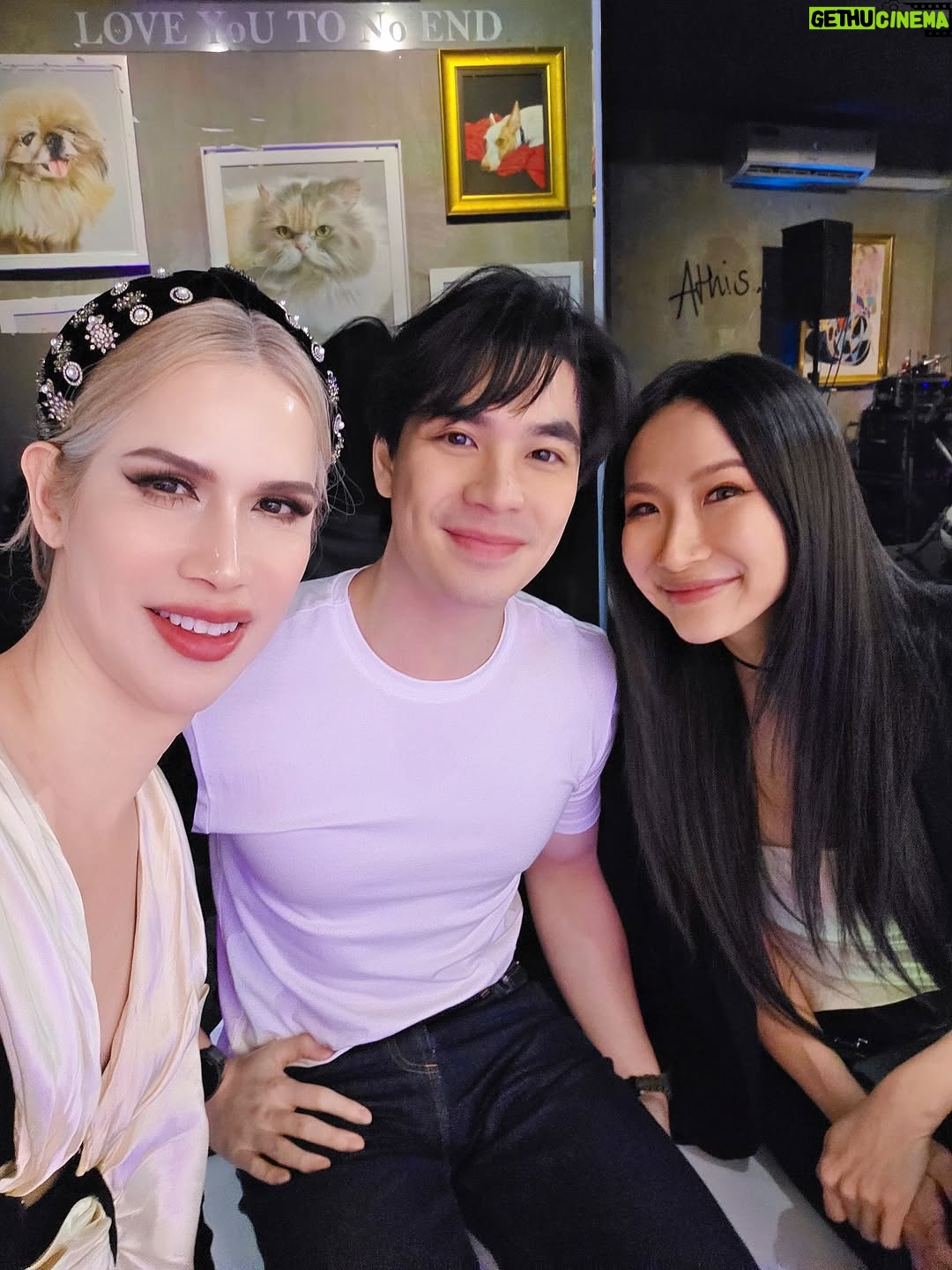 Pailin Rattanasangsatian - 313 Likes - Thank you พี่อุ๋ย for having me at such a beautiful and meaningful moment.🐴🫶🏻
Every beautiful piece you shared was truly inspiring to all of us. ✨🦄

HH loves the art exhibition
“REMEMBER THE LIGHT”

Reconnect with yourself…
Trust what you truly hear within.

YOU ARE MAGIC ✨

By @athi777 #athis

#HWAHWALEECHAN #HappyYourSelf #selflove #TheEarthWithoutArtIsJustEh