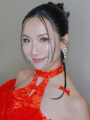Pailin Rattanasangsatian Instagram - Love Your New Technique @gwenmakeup ❤️🥰

#makeup @gwenmakeup 
#falselashes @babylashes 
#hair @teerapit.hairstyle_ 

#HWAHWALEECHAN #HappyYourSelf