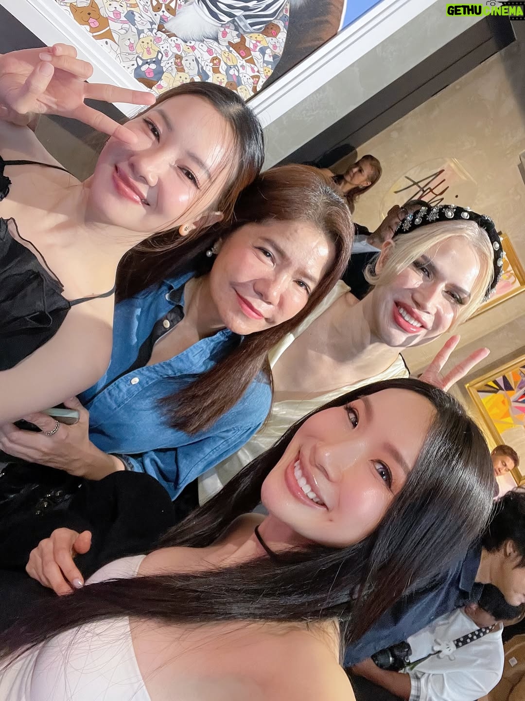 Pailin Rattanasangsatian - 313 Likes - Thank you พี่อุ๋ย for having me at such a beautiful and meaningful moment.🐴🫶🏻
Every beautiful piece you shared was truly inspiring to all of us. ✨🦄

HH loves the art exhibition
“REMEMBER THE LIGHT”

Reconnect with yourself…
Trust what you truly hear within.

YOU ARE MAGIC ✨

By @athi777 #athis

#HWAHWALEECHAN #HappyYourSelf #selflove #TheEarthWithoutArtIsJustEh