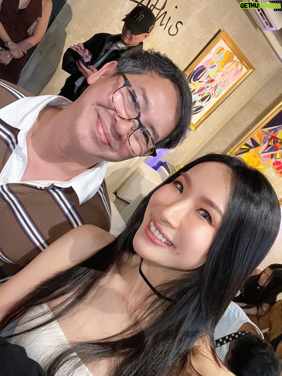 Pailin Rattanasangsatian - 313 Likes - Thank you พี่อุ๋ย for having me at such a beautiful and meaningful moment.🐴🫶🏻
Every beautiful piece you shared was truly inspiring to all of us. ✨🦄

HH loves the art exhibition
“REMEMBER THE LIGHT”

Reconnect with yourself…
Trust what you truly hear within.

YOU ARE MAGIC ✨

By @athi777 #athis

#HWAHWALEECHAN #HappyYourSelf #selflove #TheEarthWithoutArtIsJustEh