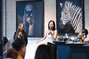 Pailin Rattanasangsatian Instagram - Thank you พี่อุ๋ย for having me at such a beautiful and meaningful moment.🐴🫶🏻
Every beautiful piece you shared was truly inspiring to all of us. ✨🦄

HH loves the art exhibition
“REMEMBER THE LIGHT”

Reconnect with yourself…
Trust what you truly hear within.

YOU ARE MAGIC ✨

By @athi777 #athis

#HWAHWALEECHAN #HappyYourSelf #selflove #TheEarthWithoutArtIsJustEh