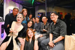 Pailin Rattanasangsatian Instagram - Thank you พี่อุ๋ย for having me at such a beautiful and meaningful moment.🐴🫶🏻
Every beautiful piece you shared was truly inspiring to all of us. ✨🦄

HH loves the art exhibition
“REMEMBER THE LIGHT”

Reconnect with yourself…
Trust what you truly hear within.

YOU ARE MAGIC ✨

By @athi777 #athis

#HWAHWALEECHAN #HappyYourSelf #selflove #TheEarthWithoutArtIsJustEh