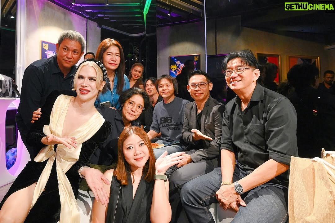 Pailin Rattanasangsatian - 313 Likes - Thank you พี่อุ๋ย for having me at such a beautiful and meaningful moment.🐴🫶🏻
Every beautiful piece you shared was truly inspiring to all of us. ✨🦄

HH loves the art exhibition
“REMEMBER THE LIGHT”

Reconnect with yourself…
Trust what you truly hear within.

YOU ARE MAGIC ✨

By @athi777 #athis

#HWAHWALEECHAN #HappyYourSelf #selflove #TheEarthWithoutArtIsJustEh