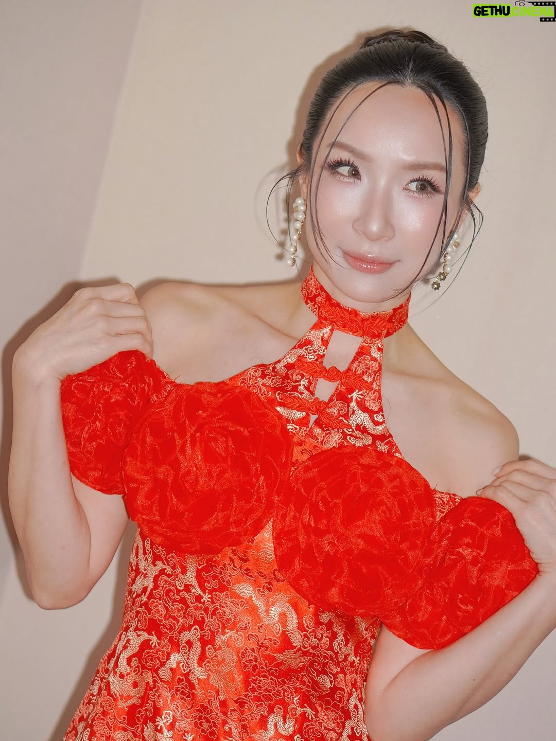 Pailin Rattanasangsatian - 319 Likes - Love Your New Technique @gwenmakeup ❤️🥰

#makeup @gwenmakeup 
#falselashes @babylashes 
#hair @teerapit.hairstyle_ 

#HWAHWALEECHAN #HappyYourSelf