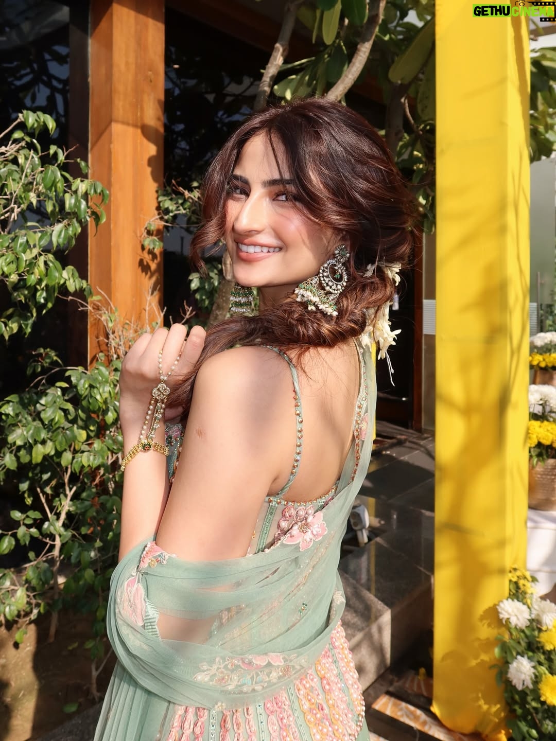 Palak Tiwari - 435.7K Likes - Yellow yellow my friend is a married fellow 🥰😛