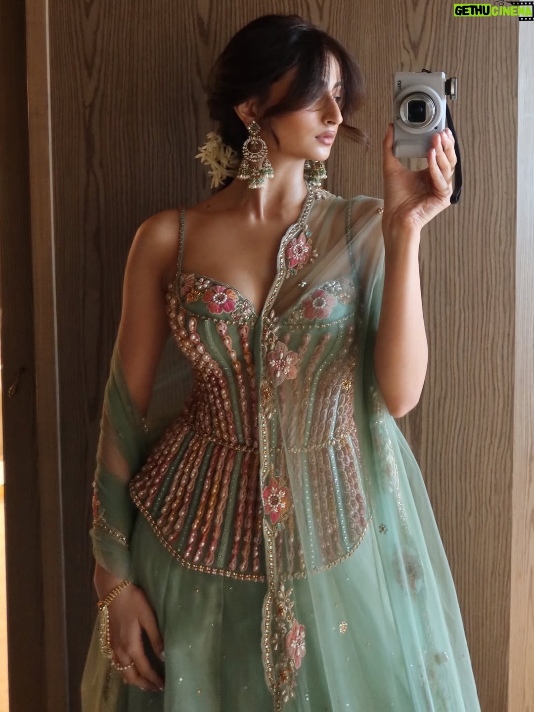 Palak Tiwari - 435.7K Likes - Yellow yellow my friend is a married fellow 🥰😛