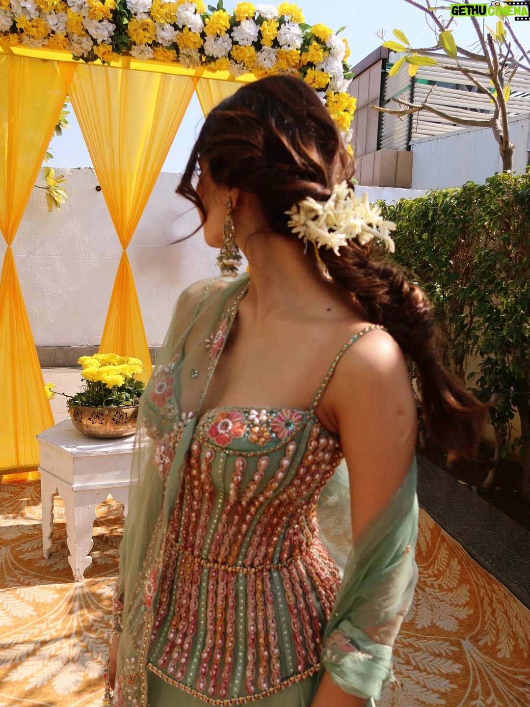 Palak Tiwari - 435.7K Likes - Yellow yellow my friend is a married fellow 🥰😛