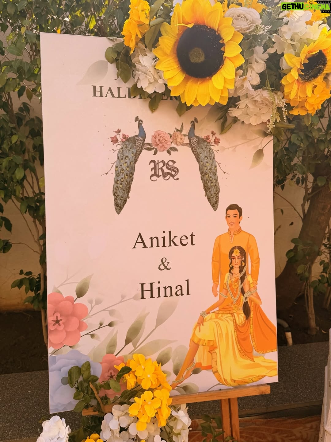 Palak Tiwari - 435.7K Likes - Yellow yellow my friend is a married fellow 🥰😛