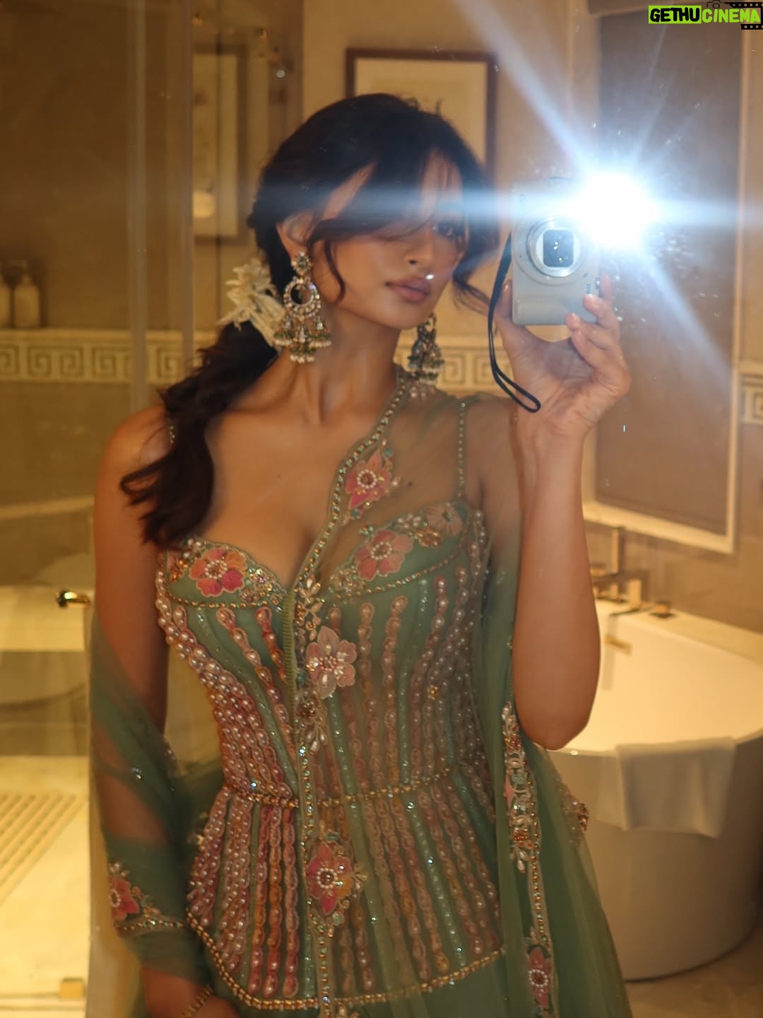 Palak Tiwari - 435.7K Likes - Yellow yellow my friend is a married fellow 🥰😛