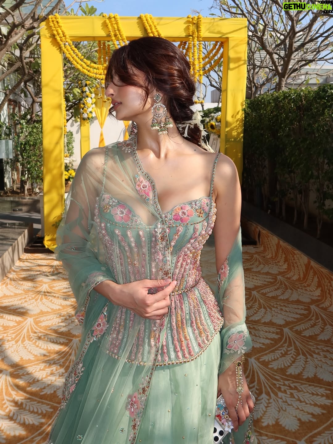 Palak Tiwari - 435.7K Likes - Yellow yellow my friend is a married fellow 🥰😛