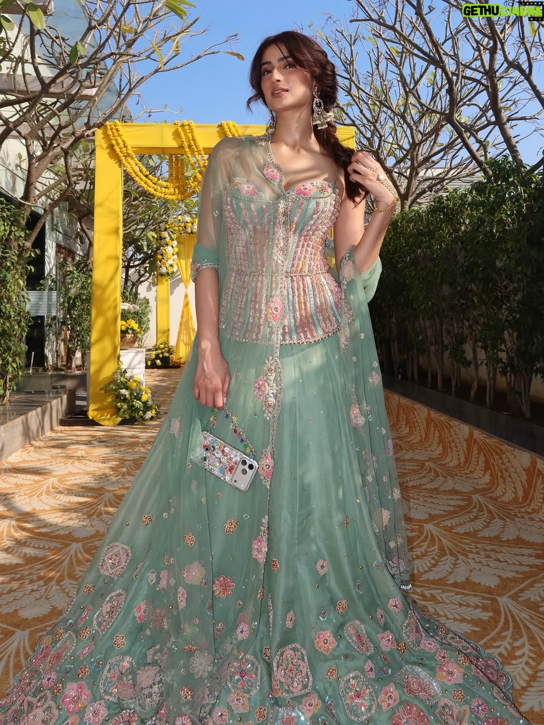 Palak Tiwari - 435.7K Likes - Yellow yellow my friend is a married fellow 🥰😛