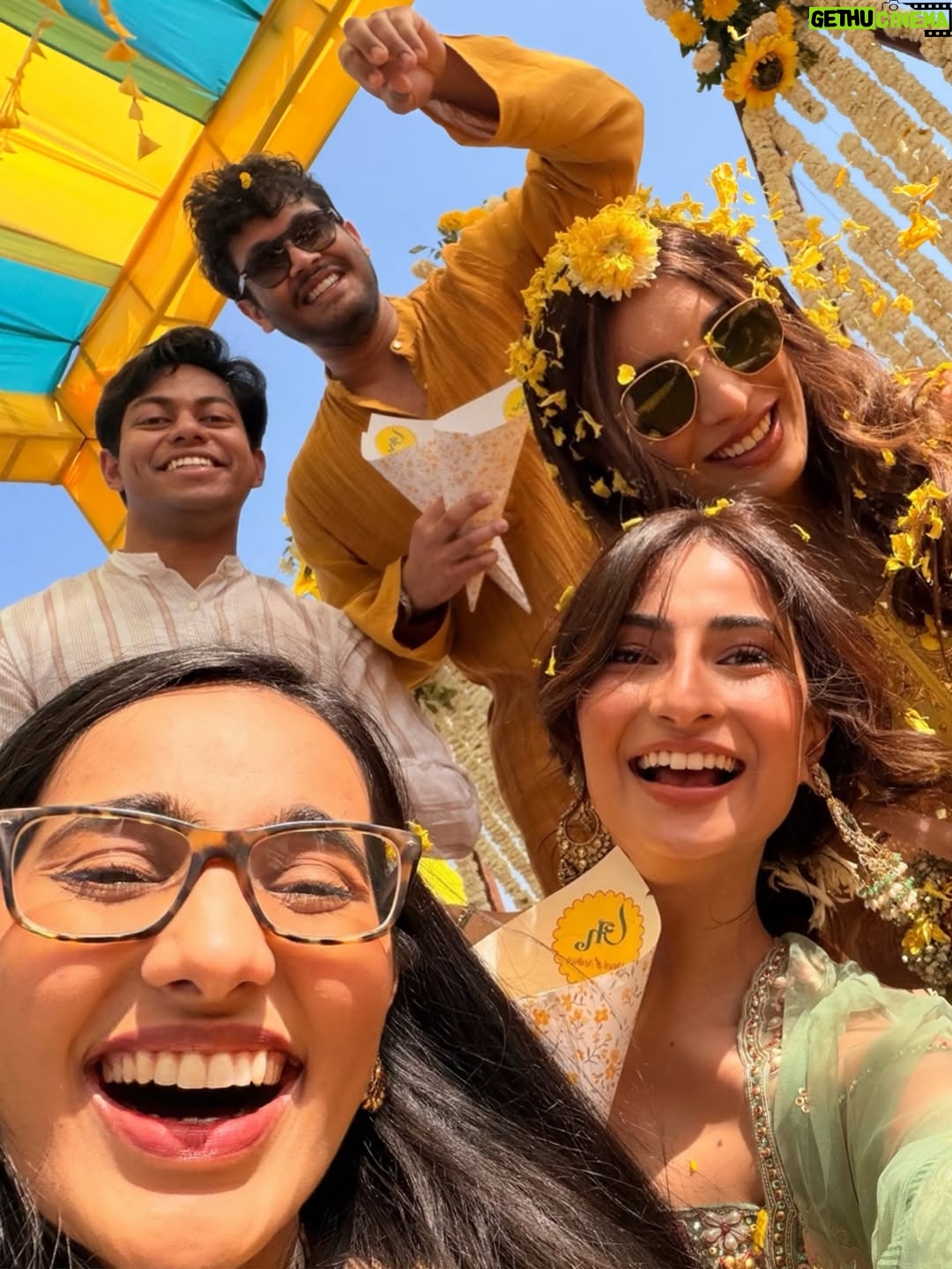 Palak Tiwari - 435.7K Likes - Yellow yellow my friend is a married fellow 🥰😛