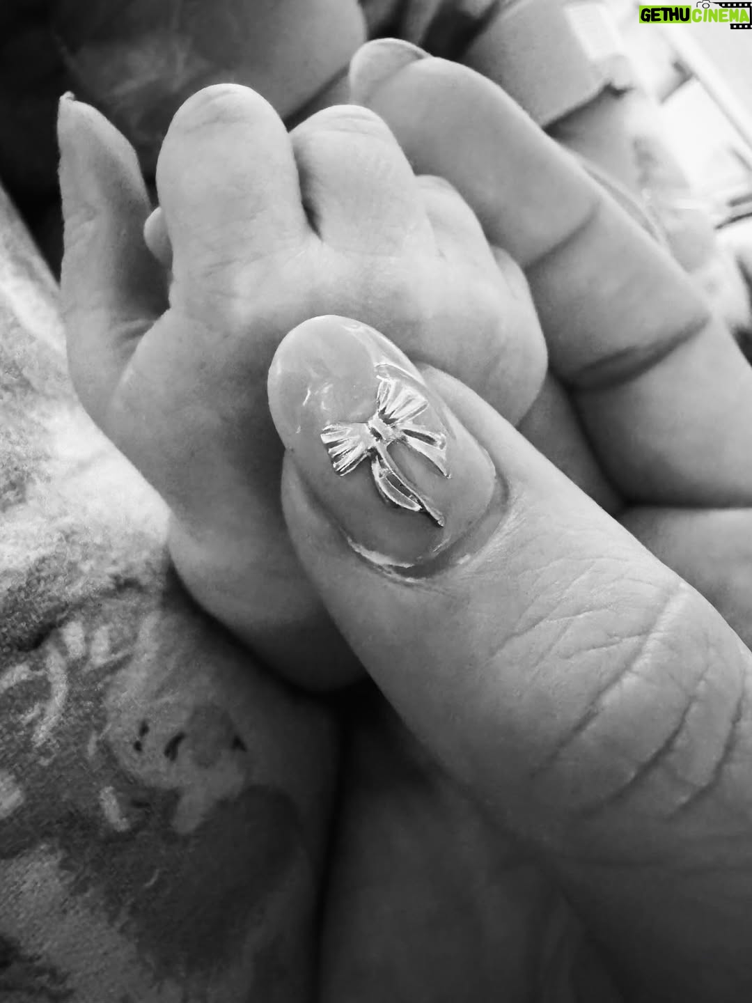 Paloma Faith - 196.5K Likes - On Friday March 6th I had my third baby , a little boy. He was a bit early and ended up in NICU For 3 days with some breathing problems. The midwives and team (Obgyn etc) around me were incredible particularly @missclairemellonandassociates @pat_themidwife @thisisyourbaby365 . Today we got home! As usual its not easy , im engorged already , day three intrusive thoughts, in love with my partner and my kids more than ever. Just taking it all slow. C sections ARE PAINFUL! He’s perfect and wonderful . Breastfeeding is hard !