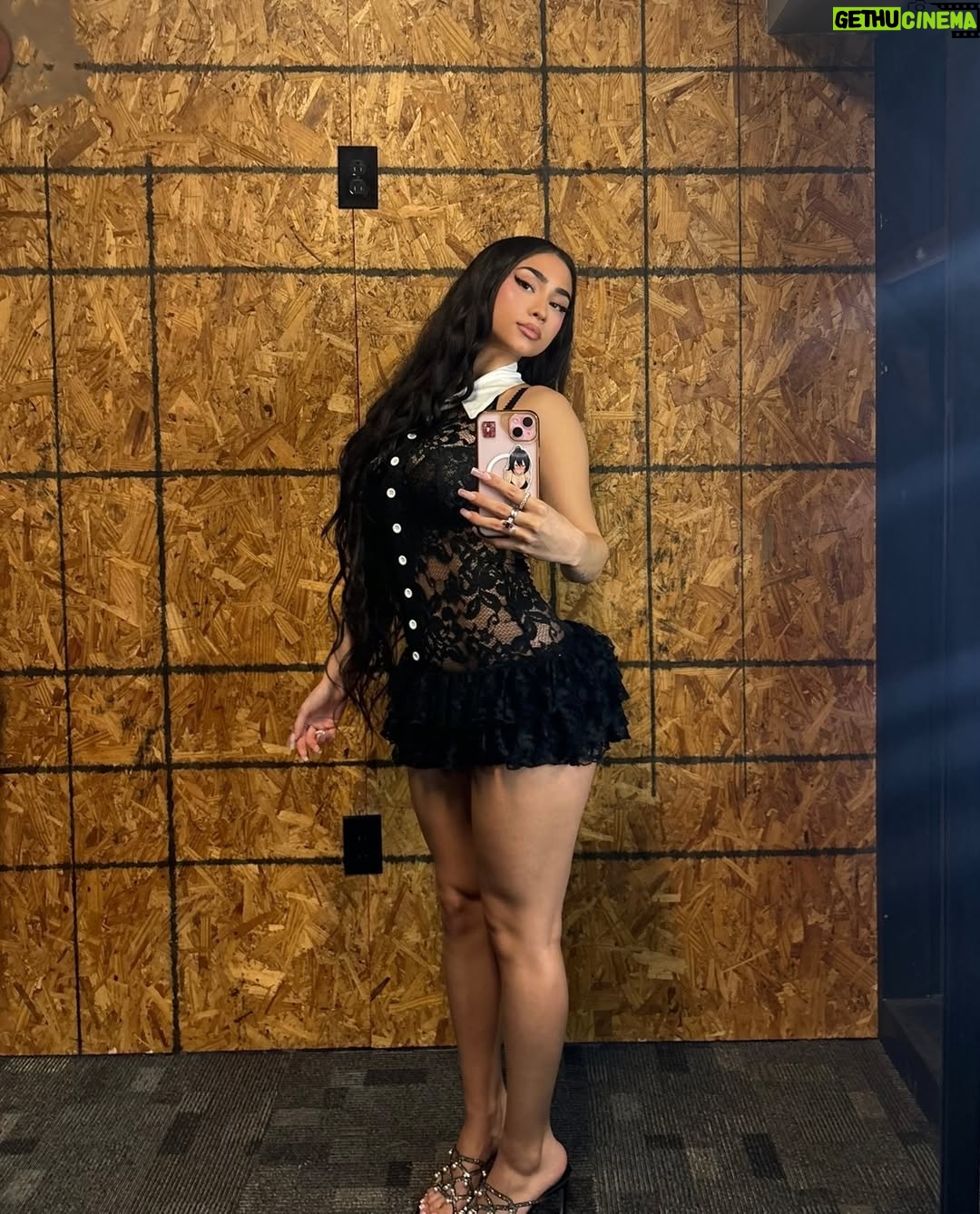 Paloma Mami - 596.1K Likes - Noviembre de gata Negra