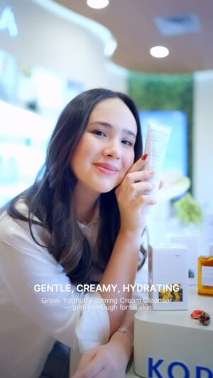 Pamela Bowie Instagram - Finding the right products at the right place. Discover KORRES at Aura Essentials 🤍
@korres @auraessentials_id #TheArtOfWellbeing