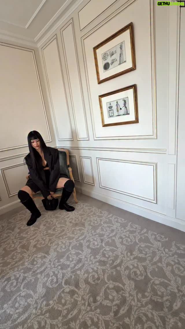 Pansa Vosbein - 1 Million Likes - 🐈‍⬛••••

#YSLxMilkPansa 
#YSL #MilkPansa
#YvesSaintLaurent
#SaintLaurent