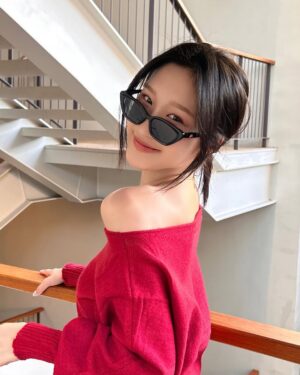 Pariya Piyapanopas Instagram - Easy day with BOLON BA6066 B60 & BL3222 C10 ♥️
#BolonFW25 #BeyondTheHorizon
#boloneyewearth #boloneyewear #essilor