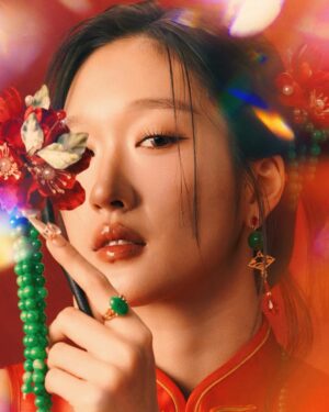 Pariya Piyapanopas Instagram - 新春再送上满满的祝福🧨
愿大家心想事成,每一步都顺顺利利~🍑✨
#AtomPariya