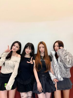 Park Cho-rong Instagram - 비 핑크 답게 2025년 마지막 날까지 비를 맞으면서 마무리 했네요! 
비 오는 날에도 응원 와주신 우리 대만 판다들 정말 감사했습니다!

2026년은  새 앨범과 함께 시작하는 만큼 더 뜻 깊은 한 해가 될것 같아요! 
올 한해에도 잘 부탁합니다 멤버들 ! 회사식구들! 
그리고 우리 판다들!!🐼🫶💕
