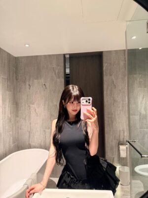 Park Cho-rong Instagram - 비 핑크 답게 2025년 마지막 날까지 비를 맞으면서 마무리 했네요! 
비 오는 날에도 응원 와주신 우리 대만 판다들 정말 감사했습니다!

2026년은  새 앨범과 함께 시작하는 만큼 더 뜻 깊은 한 해가 될것 같아요! 
올 한해에도 잘 부탁합니다 멤버들 ! 회사식구들! 
그리고 우리 판다들!!🐼🫶💕