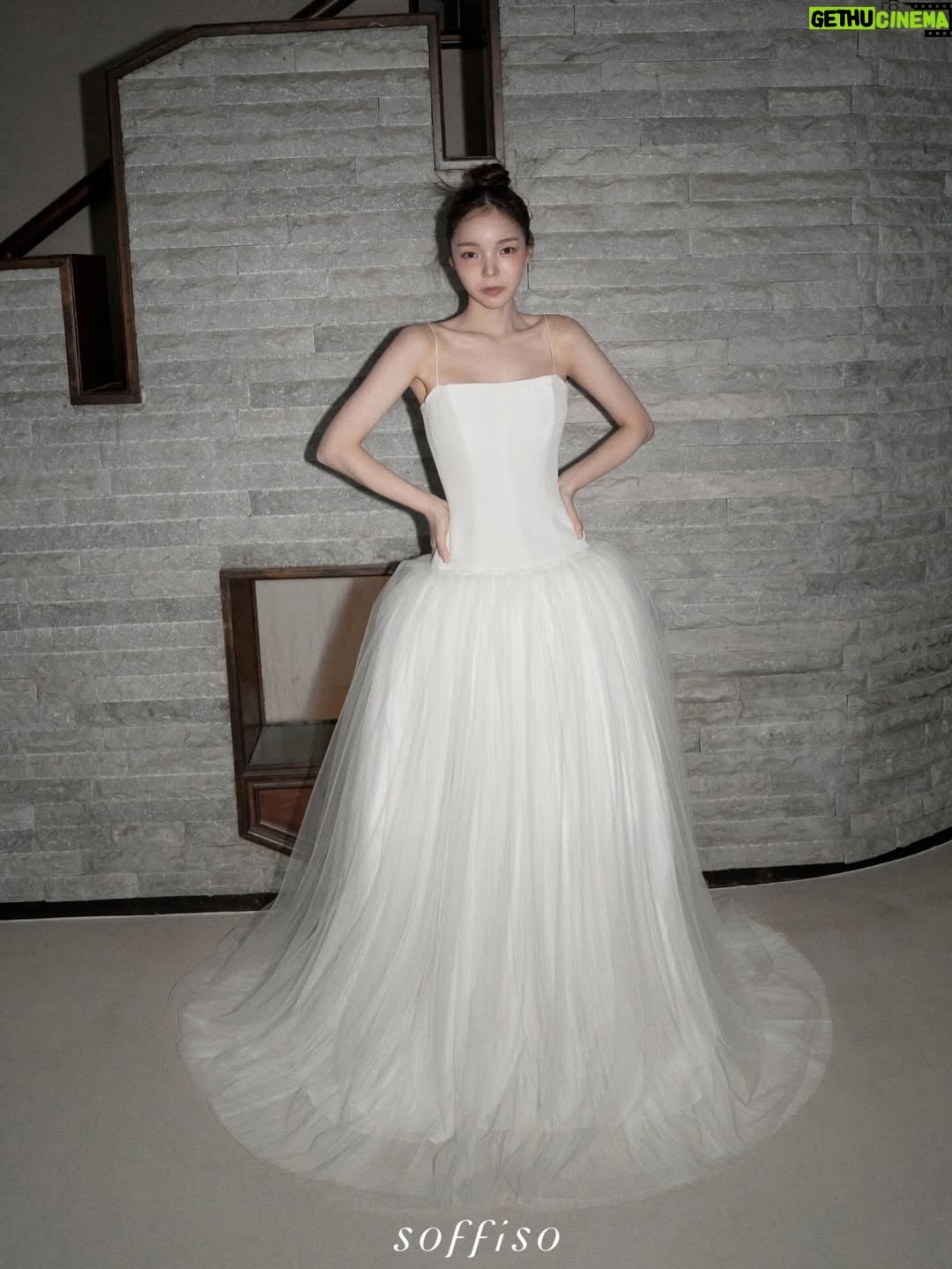 Park Jin-joo - 124.8K Likes - 제가 받았던 잊지 못할 마음과 사랑
더 큰 사랑으로 성실하게 보답할게요🕊️

(감사인사는 진심을 꾹꾹 담아내느라
속도가 굉장히 느린점 양해부탁드려요🐰사랑해요🤍)

.
.
.
.
.
.

Dress @bennette.official 
Studio @soffiso_official_ 
H/M @ha_lynne @prez_zie @sogong.geemin
Snap @takemind_official
Video @sobers_studio
Bouquet @flower_batte
Styling @firstvisual.official
Directing @lia__wedding_