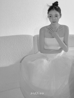 Park Jin-joo Instagram - 제가 받았던 잊지 못할 마음과 사랑
더 큰 사랑으로 성실하게 보답할게요🕊️

(감사인사는 진심을 꾹꾹 담아내느라
속도가 굉장히 느린점 양해부탁드려요🐰사랑해요🤍)

.
.
.
.
.
.

Dress @bennette.official 
Studio @soffiso_official_ 
H/M @ha_lynne @prez_zie @sogong.geemin
Snap @takemind_official
Video @sobers_studio
Bouquet @flower_batte
Styling @firstvisual.official
Directing @lia__wedding_