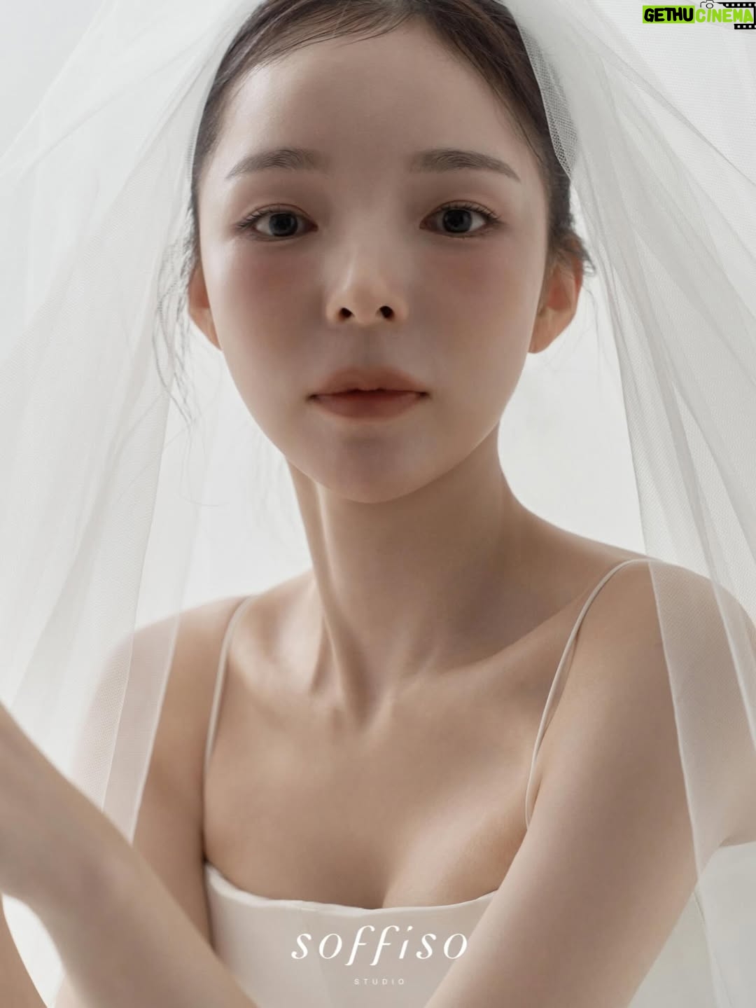 Park Jin-joo - 124.8K Likes - 제가 받았던 잊지 못할 마음과 사랑
더 큰 사랑으로 성실하게 보답할게요🕊️

(감사인사는 진심을 꾹꾹 담아내느라
속도가 굉장히 느린점 양해부탁드려요🐰사랑해요🤍)

.
.
.
.
.
.

Dress @bennette.official 
Studio @soffiso_official_ 
H/M @ha_lynne @prez_zie @sogong.geemin
Snap @takemind_official
Video @sobers_studio
Bouquet @flower_batte
Styling @firstvisual.official
Directing @lia__wedding_
