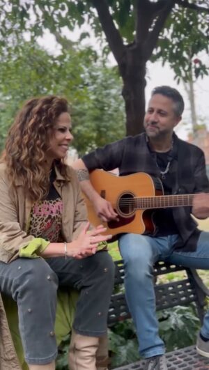 Pastora Soler Instagram - Mi salvavidas 🛟 Acústico

No puedo tener más ganas de que la sintáis y la hagáis vuestra💖

🎸 @alvaroruizmusic