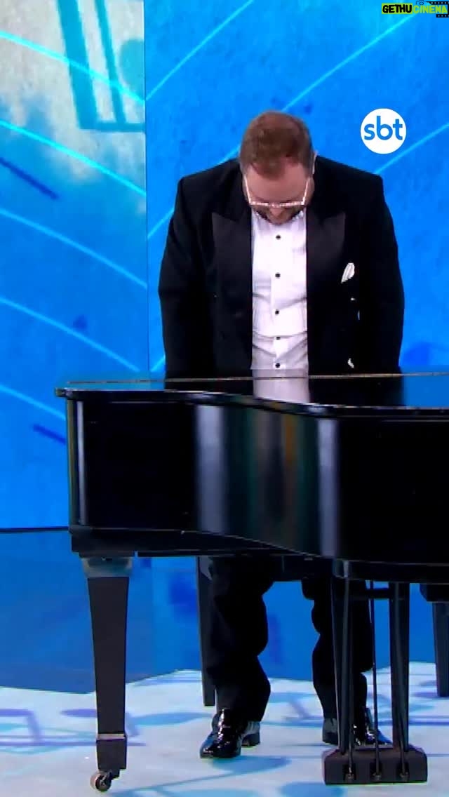 Patrícia Abravanel - 877.2K Likes - Todo mundo perdeu as calças!!! 👀🫣 

#programasilviosantos #pss #meme #SilvioSantos #PatriciaAbravanel #Sbt