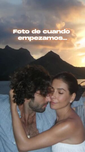 Patricia Manterola Instagram - Foto 1. Hace 15 años…. en nuestra luna de miel 😍
Video 2. Hoy… después de 3 hermosos hijos y mucho más enamorados 😍

Hace años empezó esta historia…

Con sueños, ilusión y mariposas en el estómago. 
Todo era nuevo, todo era descubrimiento.

Hoy, después de tantos años, algunas cosas se han transformado… 
pero hay algo que sigue igual: la decisión de seguir caminando juntos.

Porque el amor con el tiempo no desaparece… se transforma y si así lo decides se vuelve más profundo, más consciente, más real.

Después de tantos años juntos ya no es solo emoción, es una elección que hacemos todos los días. ❤️

¿Ustedes qué creen? 
¿La pasión cambia con los años…desaparece o se vuelve más fuerte?

PD. En el post anterior me encantó conocer sus historias 😍 les propongo que me compartan sus fotos o videos utilizando este audio 🤩 Y no se les olvide tagearme 👉@patriciamanterola me para que los vea! 

#15AñosSolosTuYYo #SolosTuYYo #ParejasQueInspiran #LoveStory AmorReal