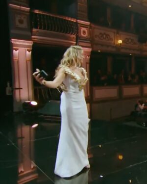 Patricia Montero Instagram - Suena el teléfono, me llama mi repre @lula_duhalde y me dice: “Quieren que seas la presentadora de la gala de inauguración del Festival de Málaga.” 🎤 💫 Y, ¡guau! Después de más de 5 años sin venir, regresar así ha sido un auténtico regalo 💝 

🎥 Málaga fue mi primera casa en el audiovisual. Aquí, en Canal Sur, tuve mi 1ª oportunidad en una serie de tv con Rocío Casi Madre hace casi 20 años, y volver ahora para presentar esta gala ha sido tremendamente especial. Sentir el calor del público, celebrar estos 28 años de festival y poner en valor cómo el cine nos transforma ha sido un sueño. 

🎬 La cultura es el camino y Málaga el destino 🌊 

No me extraña su éxito, porque el equipo y la organización que hay detrás aman el cine, aman lo que hacen. Y ha sido un auténtico lujo y placer trabajar con ellos. Gracias por arroparme así. ¡Os llevo en el corazón! ❤️

@festivalmalaga 
@veddermedia 
#28FestivalMalaga

👗 @rubenhernandezcostura_ 
👠  @magritshoes 
💎 @dinhvanparis 
💄 @angierodriguezmuah