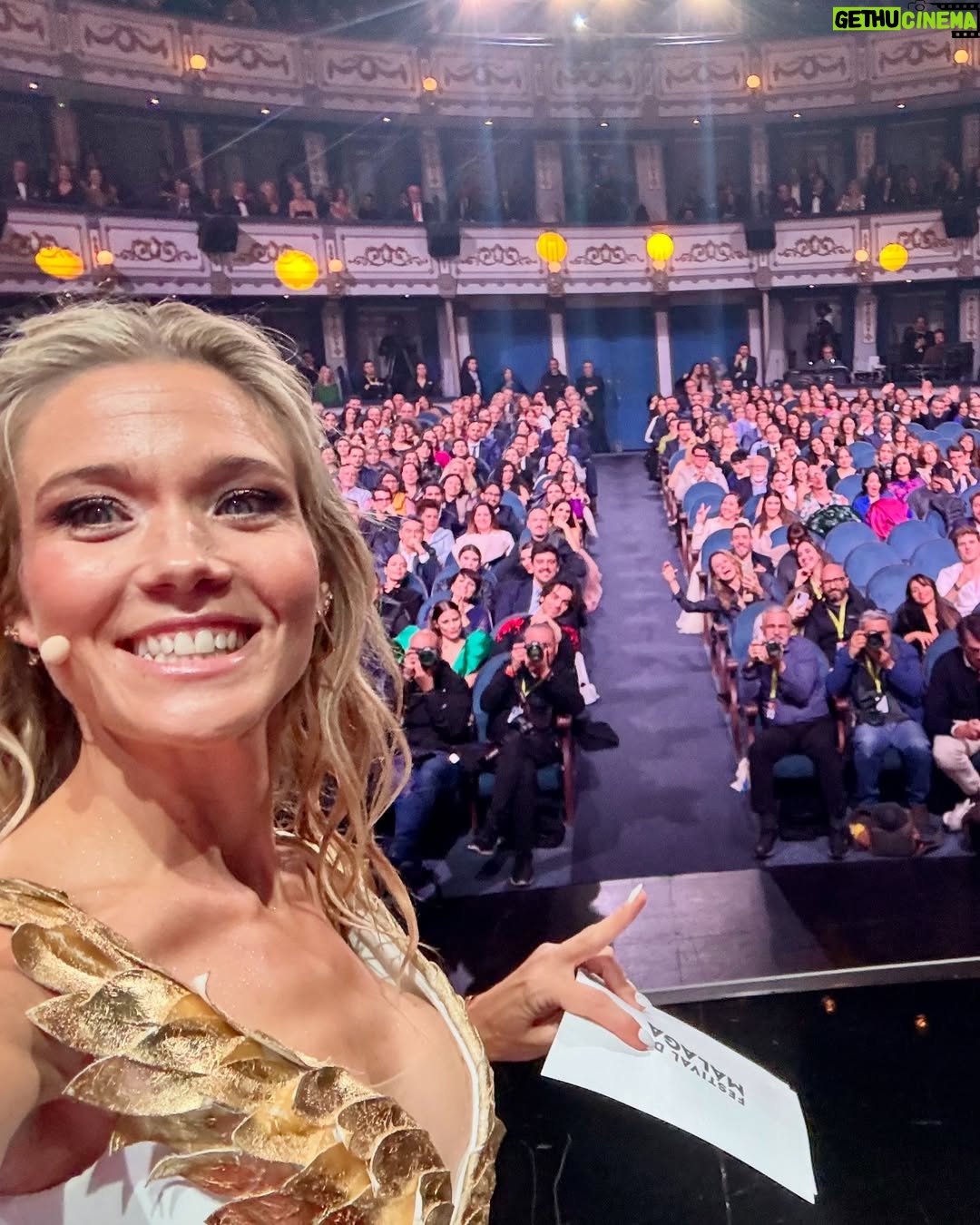 Patricia Montero - 20.2K Likes - Suena el teléfono, me llama mi repre @lula_duhalde y me dice: “Quieren que seas la presentadora de la gala de inauguración del Festival de Málaga.” 🎤 💫 Y, ¡guau! Después de más de 5 años sin venir, regresar así ha sido un auténtico regalo 💝 

🎥 Málaga fue mi primera casa en el audiovisual. Aquí, en Canal Sur, tuve mi 1ª oportunidad en una serie de tv con Rocío Casi Madre hace casi 20 años, y volver ahora para presentar esta gala ha sido tremendamente especial. Sentir el calor del público, celebrar estos 28 años de festival y poner en valor cómo el cine nos transforma ha sido un sueño. 

🎬 La cultura es el camino y Málaga el destino 🌊 

No me extraña su éxito, porque el equipo y la organización que hay detrás aman el cine, aman lo que hacen. Y ha sido un auténtico lujo y placer trabajar con ellos. Gracias por arroparme así. ¡Os llevo en el corazón! ❤️

@festivalmalaga 
@veddermedia 
#28FestivalMalaga

👗 @rubenhernandezcostura_ 
👠  @magritshoes 
💎 @dinhvanparis 
💄 @angierodriguezmuah