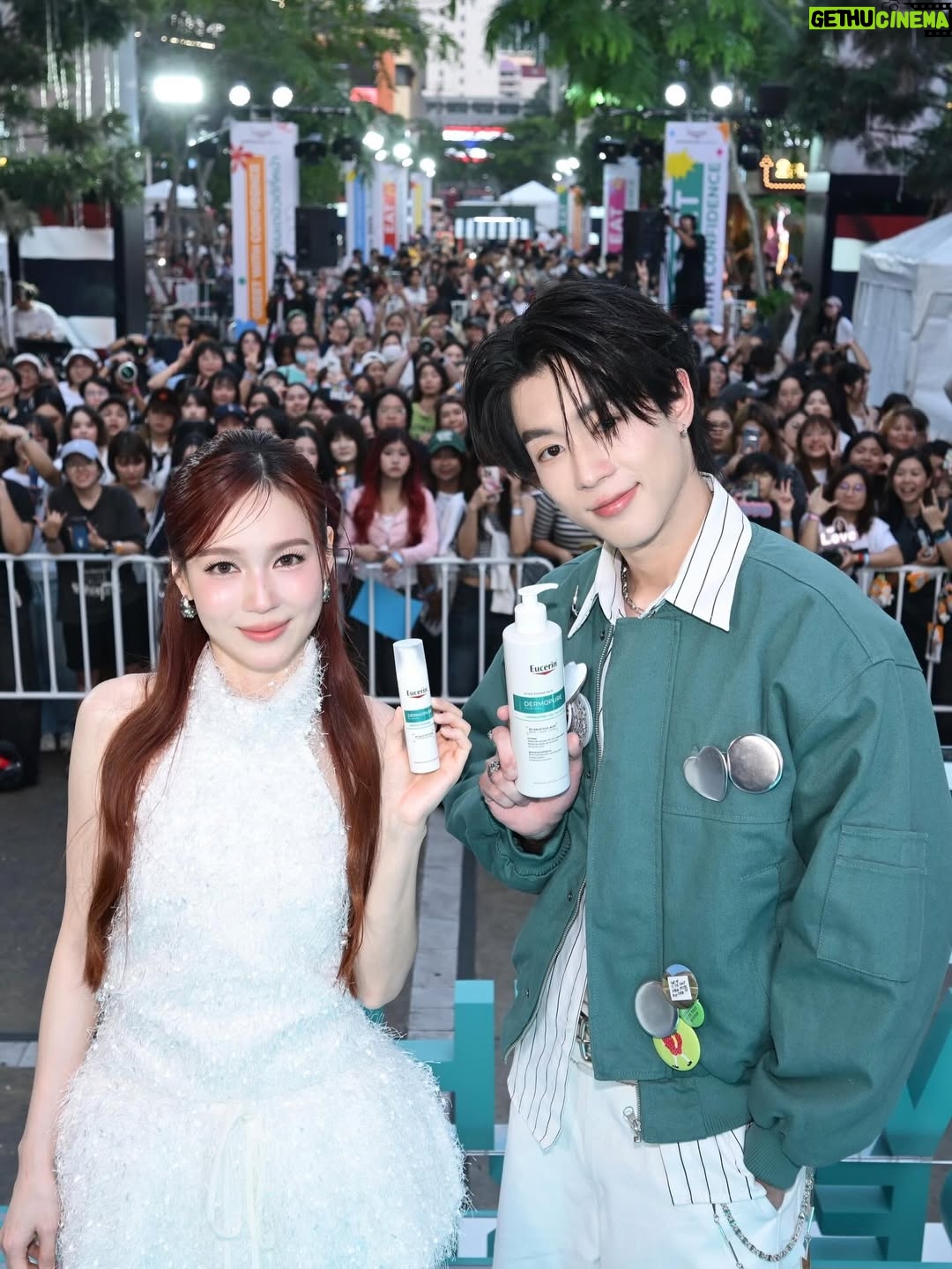 Pattranite Limpatiyakorn - 300.4K Likes - ขอบคุณ Eucerin ที่เลือกให้เป็น Face of Confidence ระดับ ASEAN นะคะ ดีใจและภูมิใจมากจริง ๆ 🫶

ไม่ว่าจะสิวซีรีส์ สิวออกกอง สิวของหวาน ก็ไม่กลัวละ เพราะ Eucerin DermoPure Clinical จัดการทุกปัญหาสิว และรอยสิวอย่างมั่นใจ สิวไหนก็ไม่กลัวแล้วค่า 💚😌

#TreatWithConfidence
#จัดการทุกปัญหาสิวและรอยสิวอย่างมั่นใจ
#EucerinDermoPureClinical
#EucerinThailand