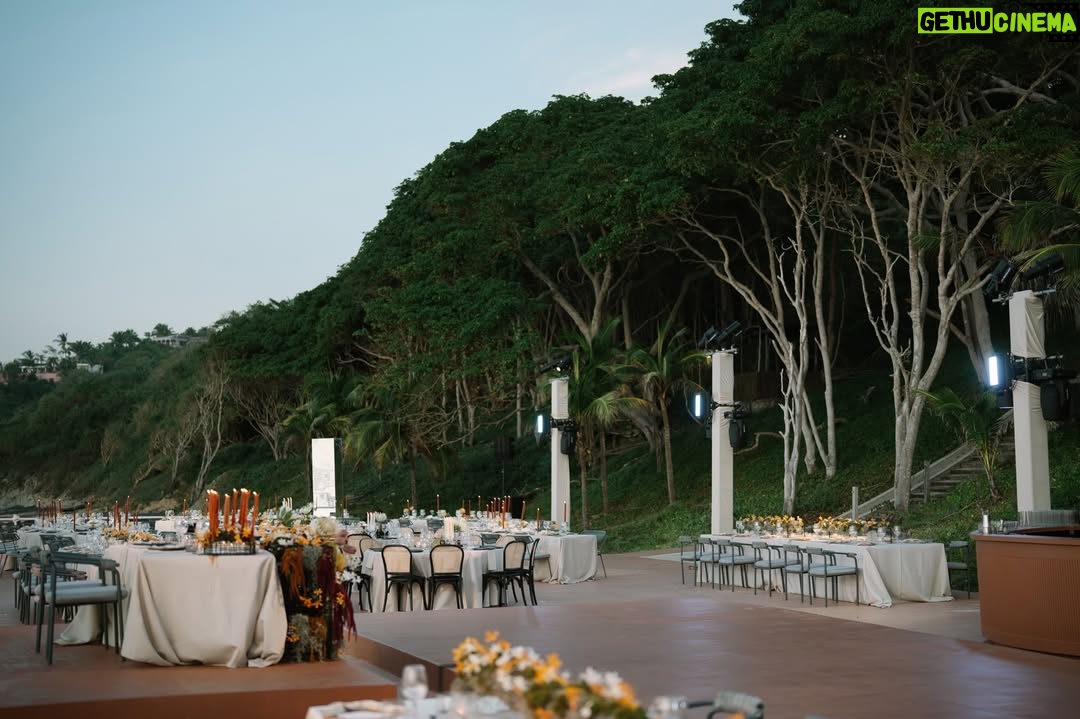 Paty Cantú - 229.3K Likes - BODA CEREMONIA 

Ceremonia a nuestra manera. 
Espiritual y con anécdotas de amigos y familia y votos entre nosotros con puesta de sol y música de mar.

Para este look estuvimos trabajando con un amigo cercano por casi un año. Queríamos personalizar nuestra expresión como pareja y romper el estereotipo a nuestro estilo. 

Verde, como la vida, la esperanza y la naturaleza. 
Elegante con un toque glam 

Gracias @benitosantosoficial por abrazar nuestra visión y materializarla a la perfección. Te quiero mucho amigo. 

Green bride and groom. Punta de mita. 29/11/25 
Gracias a cada persona que hizo de nuestra ceremonia algo inolvidable y genuinamente amoroso. 

Makeup @fatimamorenomakeup 
Peinado @elpanqueee 
Fotografía @josuearcefoto
Parte 2/3 
Siguiente parte… en breve