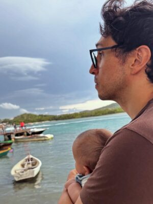 Paula Stephânia Instagram - Primeira vez do nosso Colibri na praia! 🏝️ 1ª de muitaaaas! Melhor lugar pra uma criança estar! Lava os pés, a alma e as ideias. Atiça a criatividade e nos sentimos mais pertinho de Deus!