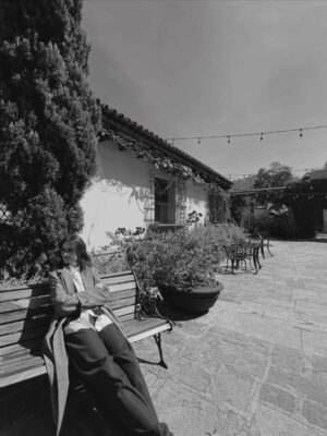 Paz Vega Instagram - En Antigua Guatemala el tiempo parece no existir.
Todo huele a historia, a fuego, a tierra, a hierro y maíz, a magia, a buganvilla..
Y el sonido es amable y dulce
Un lugar que te obliga a buscar otro ritmo, a respirar profundo.
Caminar por estas calles empedradas a merced del Volcán de Agua, es una sensación sobrecogedora.

#newproject